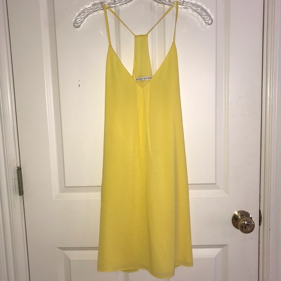 Yellow Razorback dress - Picture 2 of 3